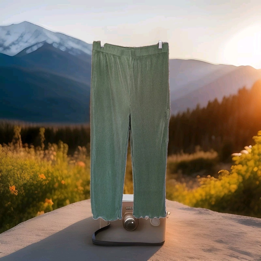Love Fire Pull-on Pants Size XL Green Textured Lettuce Hem Pocket Stretch Lined‎